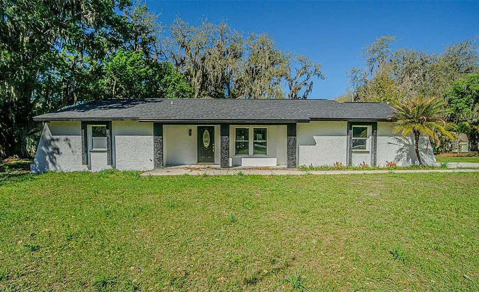 Property at 8807 Overlook Dr, Wesley Chapel FL 33545